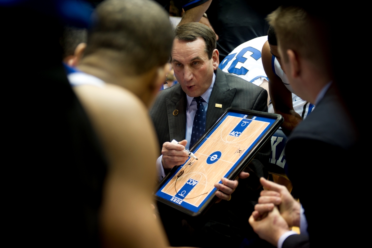 Mike_Krzyzewski_talks_to_his_team_during_a_timeout-1200